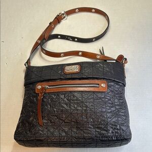 BRIGHTON BLACK QULTED PARACHUTE NYLON BROWN LEATHER CROSSBODY BAG